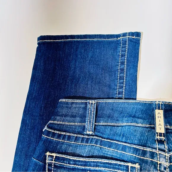 Ariat jeans Perfect Rise Bootcut jeans Dark wash western stretchy women Size 30
