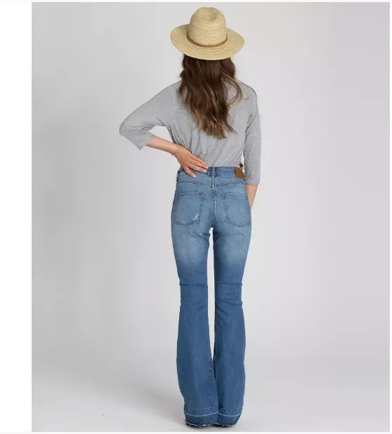 Billabong Women's Diggin It Flared Denim Jean| Coastal Blue