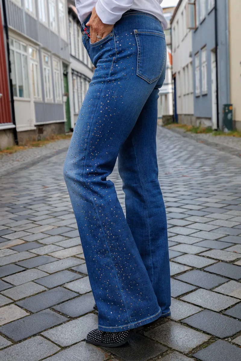 Cambio Paris flared blå jeans med smykkedetaljer