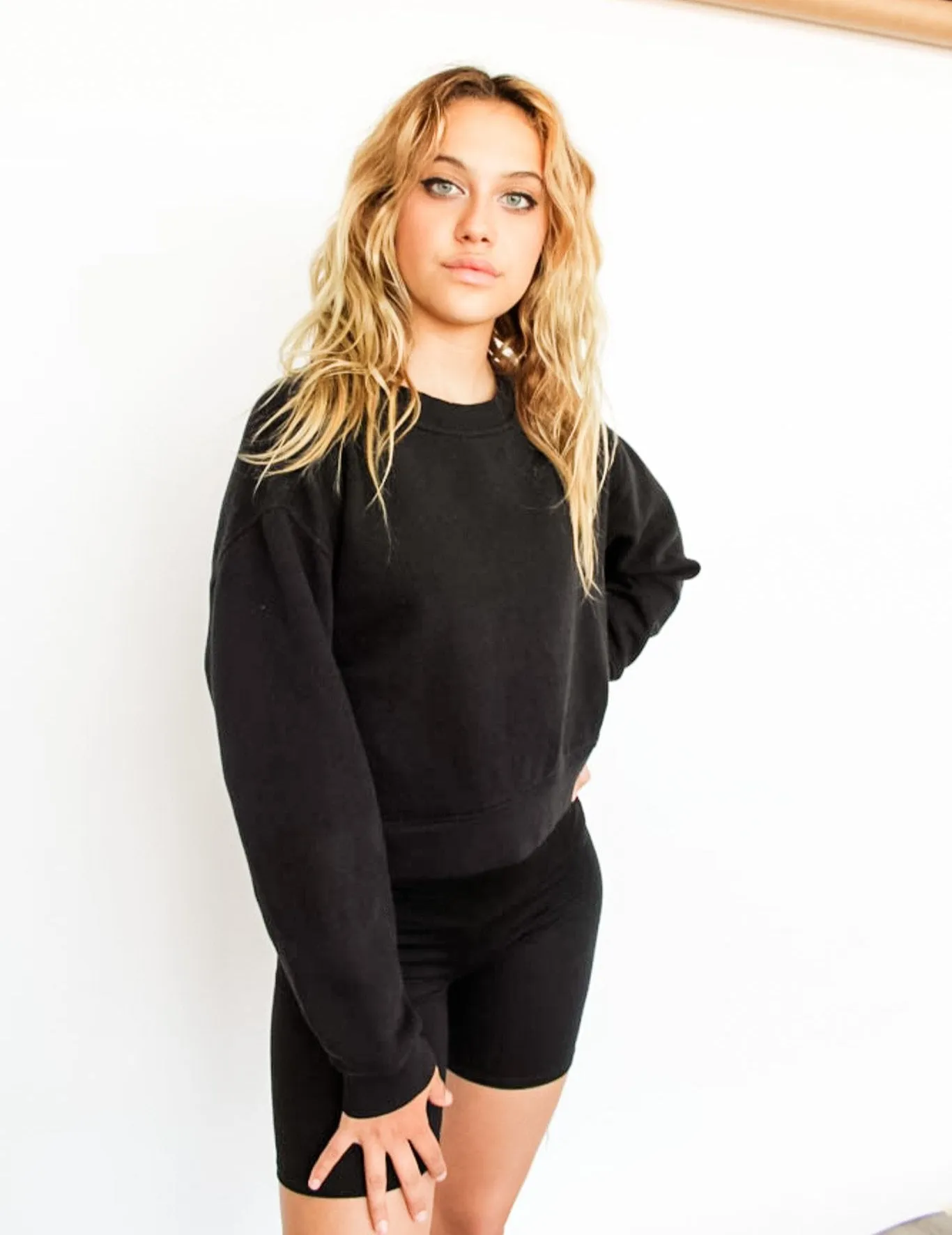 Cropped Sweatshirt | Black | Women & Girls 9yrs 