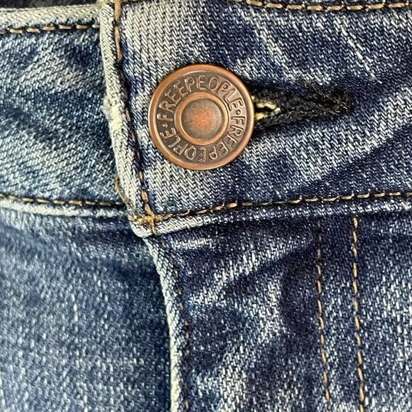 Free People Flare Jeans With Raw Hem &amp; Side Seam Brads Size 31