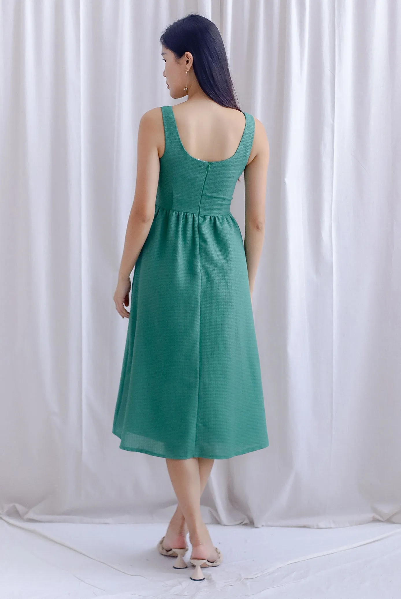 Graciela Tweed Scoop Neckline Midi Dress In Moss Green