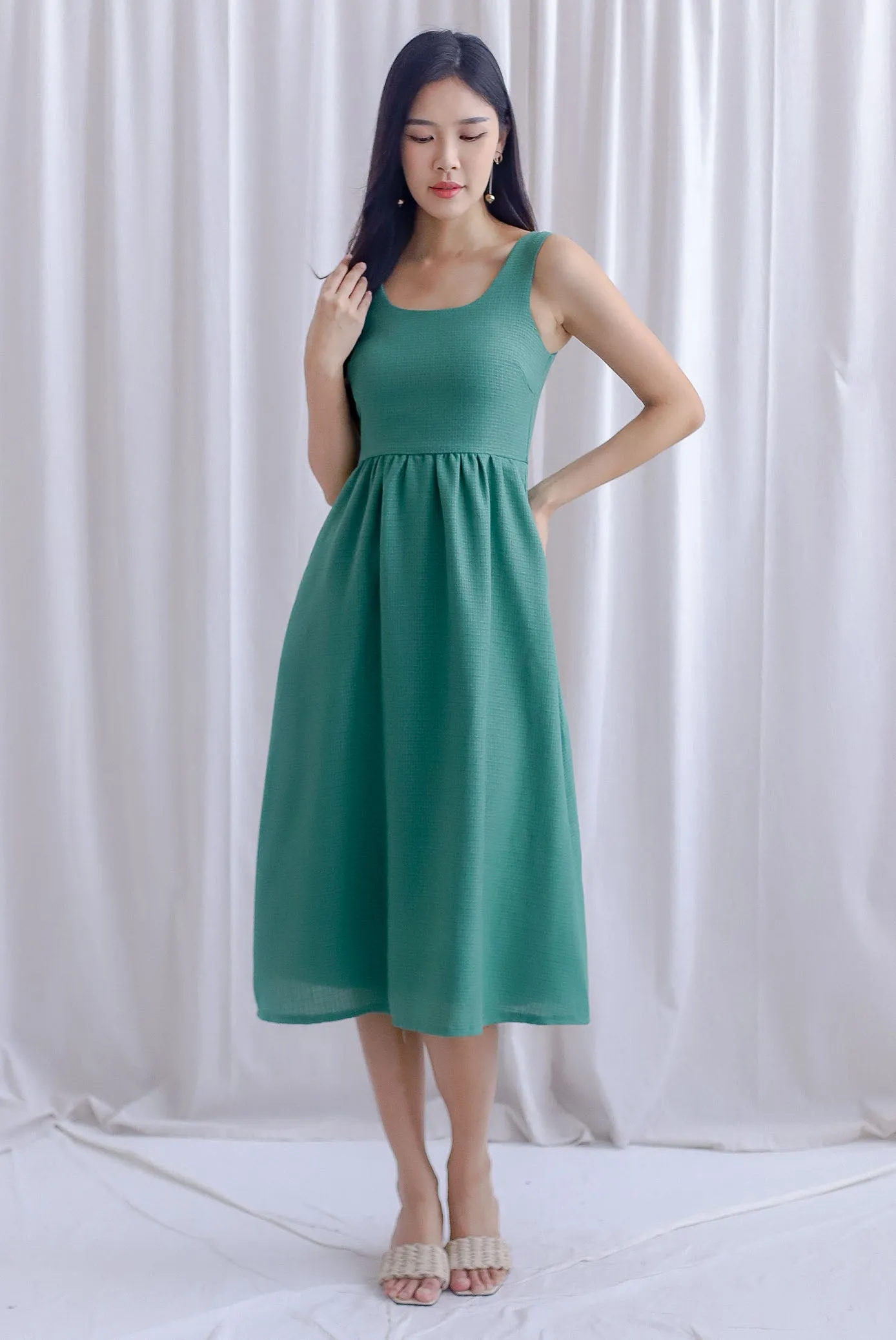 Graciela Tweed Scoop Neckline Midi Dress In Moss Green
