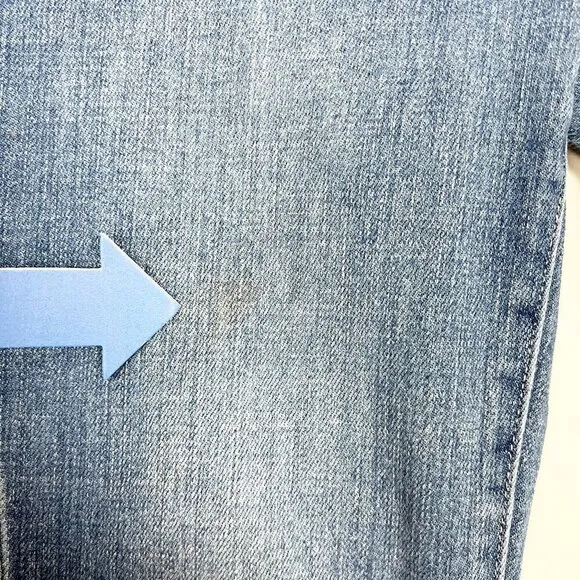 L'Agence Jeans Cropped Flared Leg Medium Wash. Women's Size 27