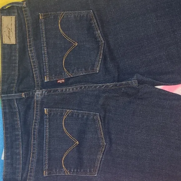 Levi's Jeans Slight Curve Classic bootcut size 8 / 29 dark wash Stretch