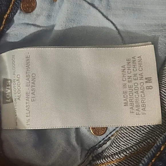Levi's Jeans Slight Curve Classic bootcut size 8 / 29 dark wash Stretch