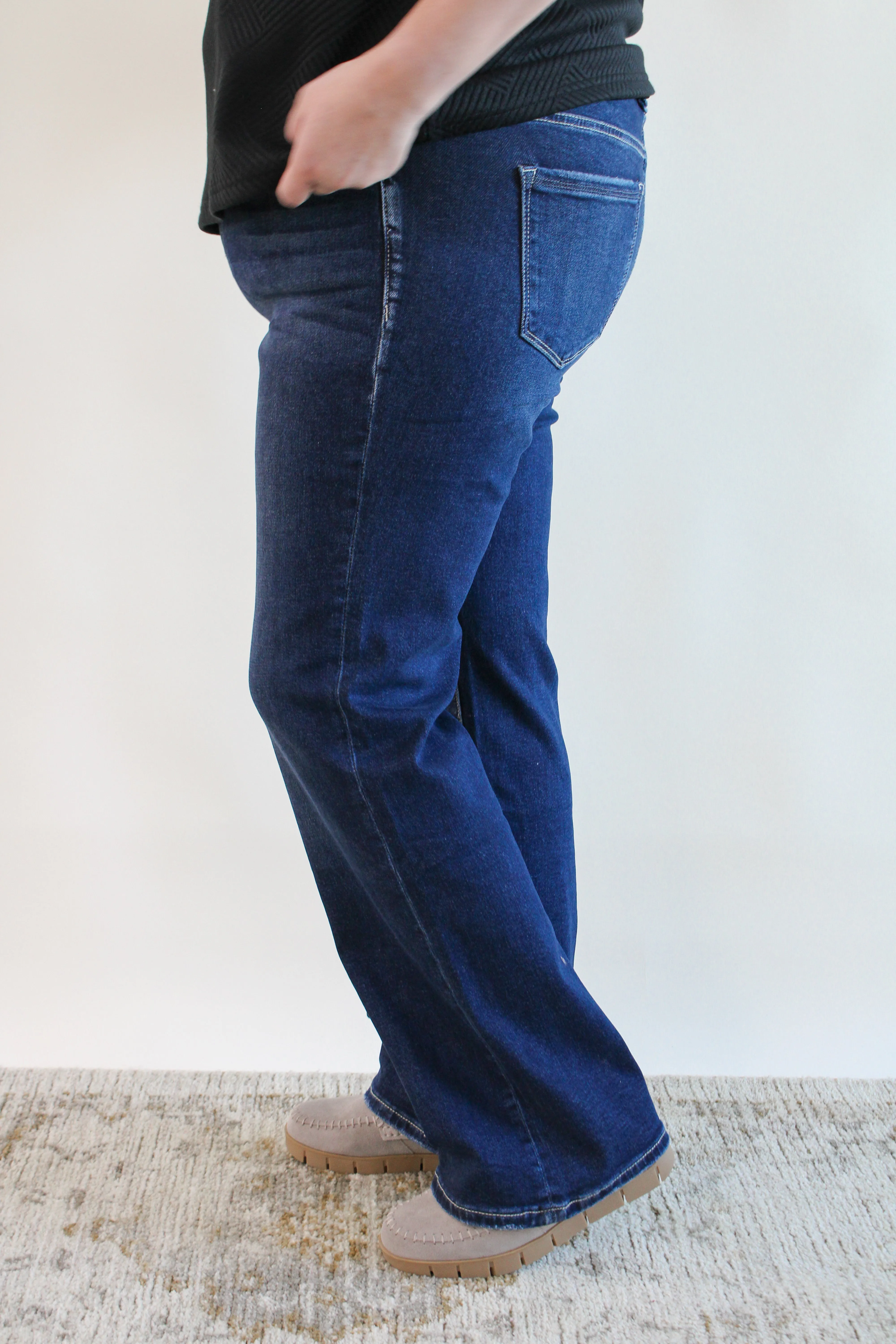 MIRAN REG/CURVY MID-RISE BOOTCUT JEANS