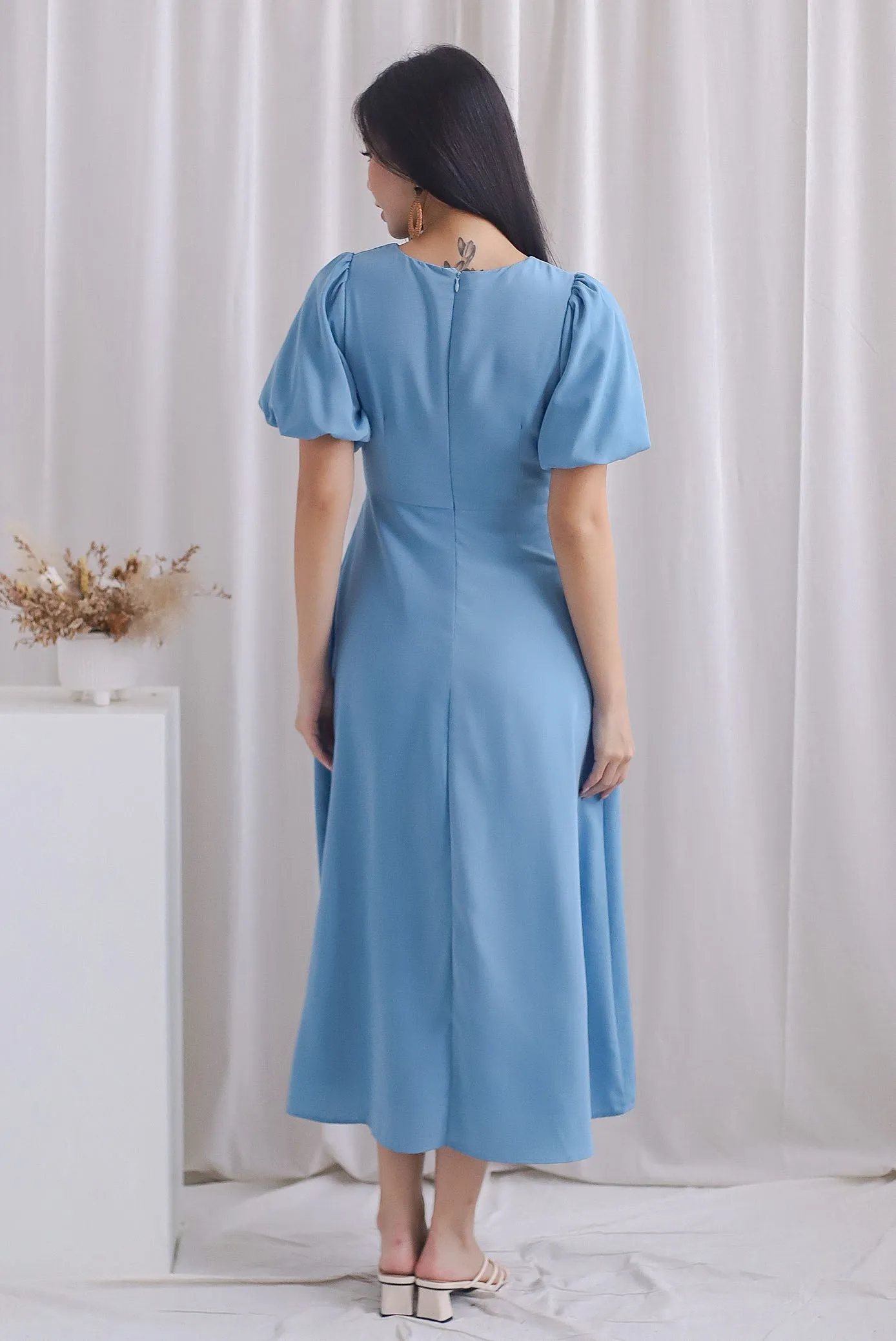 Novelyn Loop Cut Out Sleeved Maxi Dress In Blue