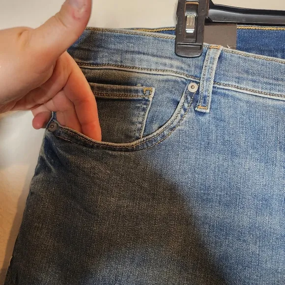 NWT Banana Republic medium wash bootcut jeans.  Plus Size 20 or 35.