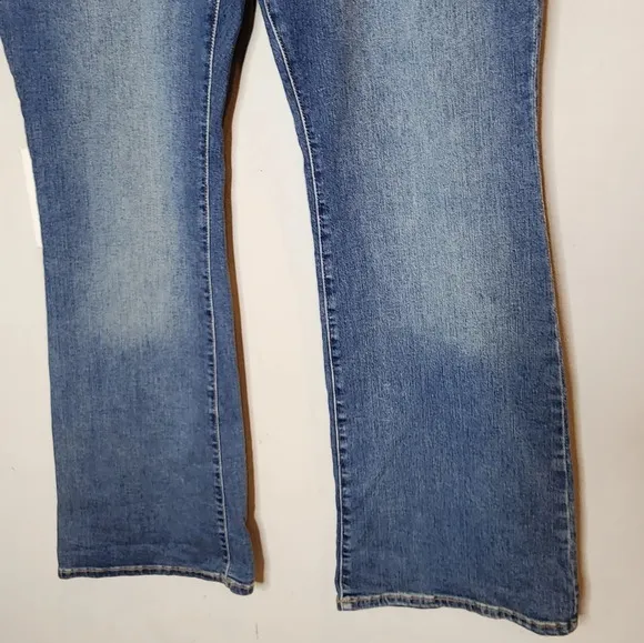 NWT Banana Republic medium wash bootcut jeans.  Plus Size 20 or 35.