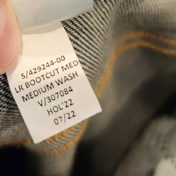 NWT Banana Republic medium wash bootcut jeans.  Plus Size 20 or 35.