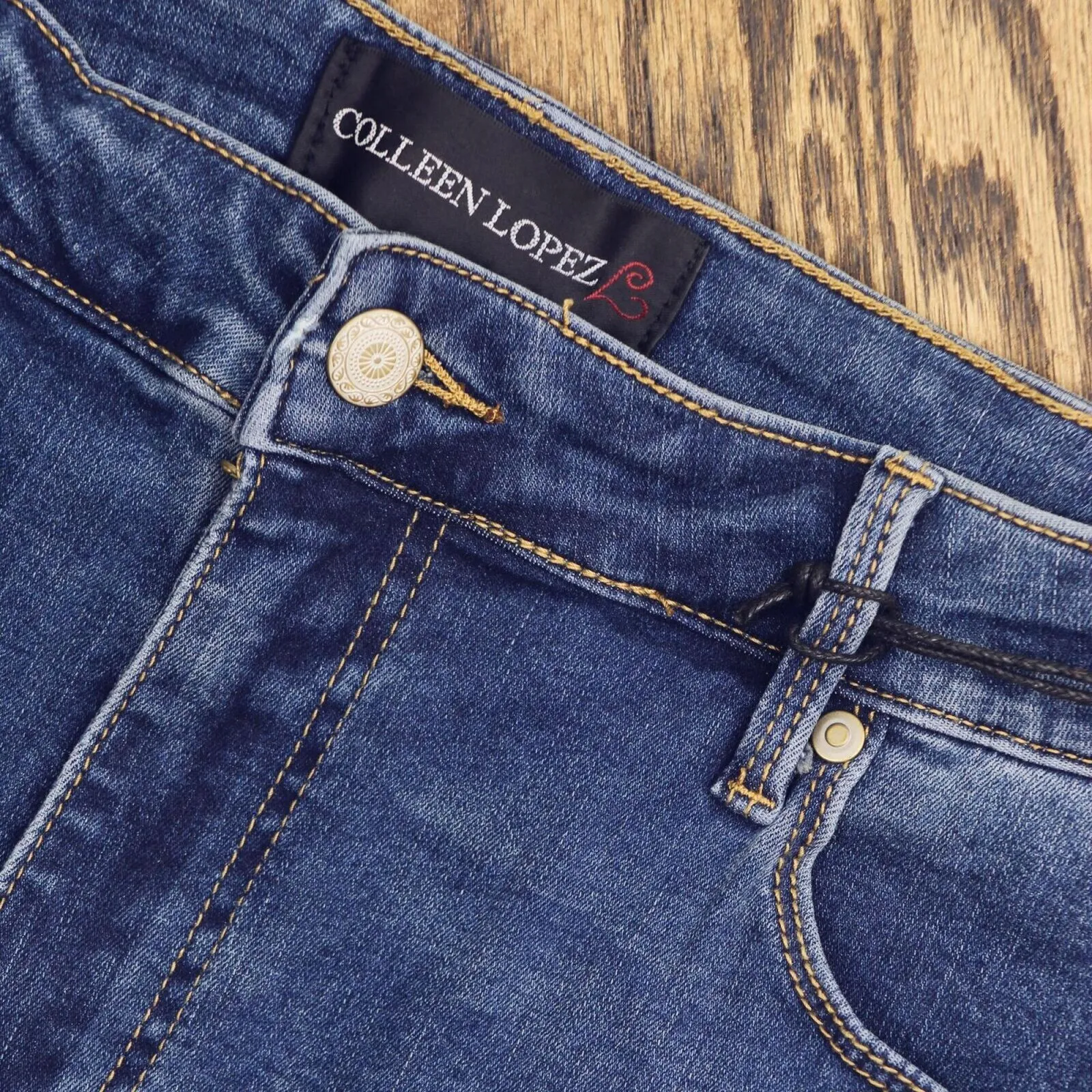NWT Colleen Lopez Women's Released Hem Flare Jeans. 695851