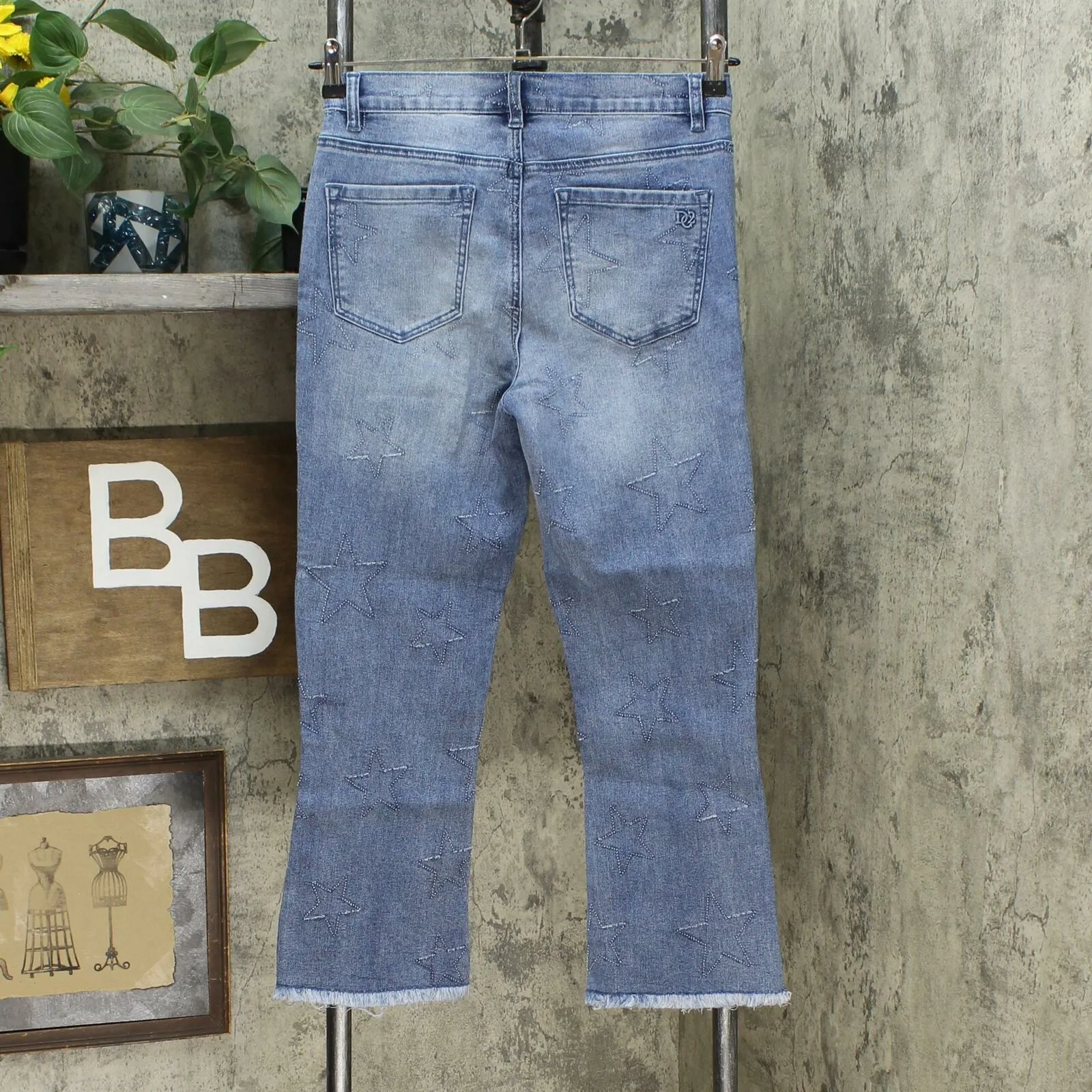 NWT DG2 By Diane Gilman Classic Stretch Star Needle Punch Cropped Jean. 728489 6
