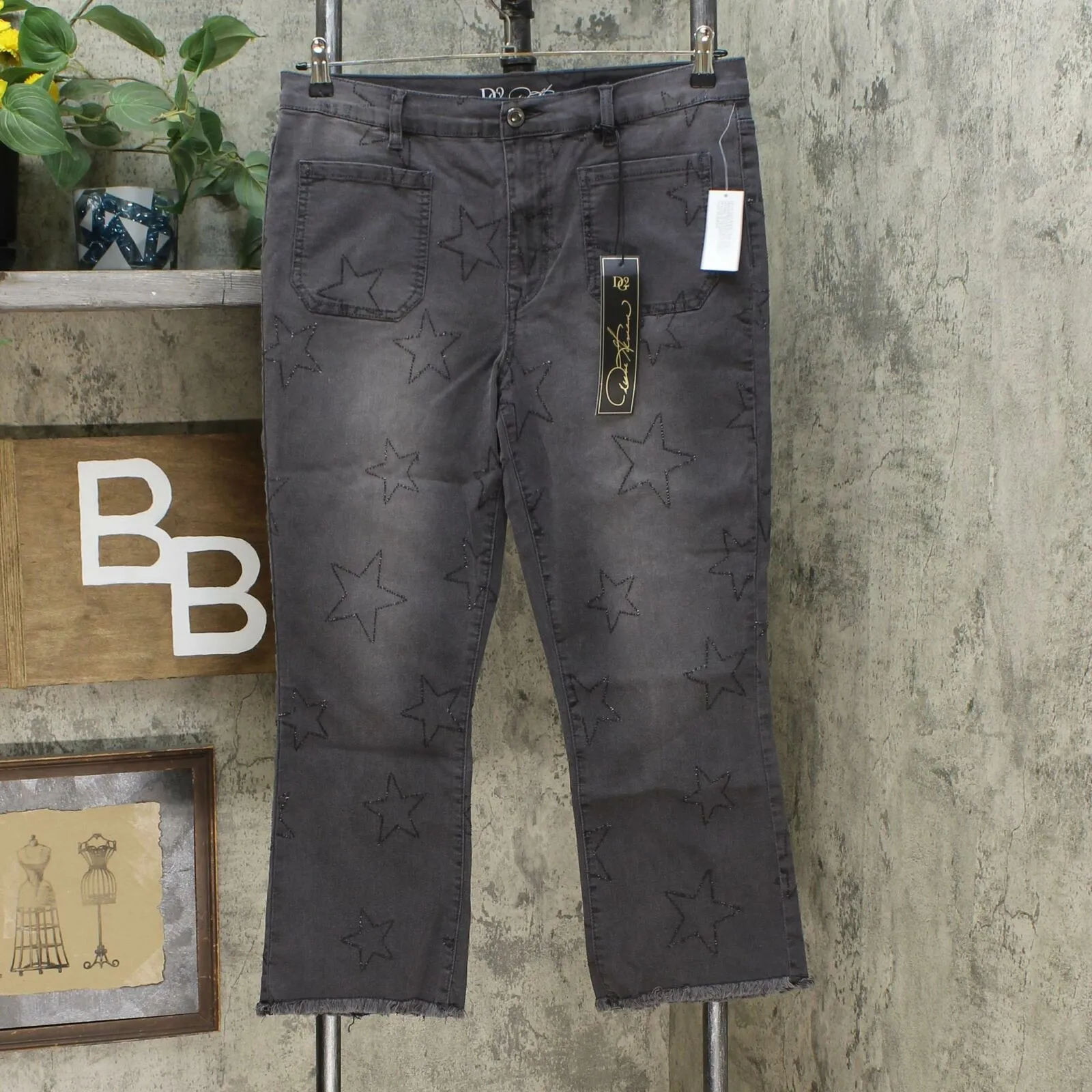 NWT DG2 By Diane Gilman Classic Stretch Star Needle Punch Cropped Jean. 728489 6