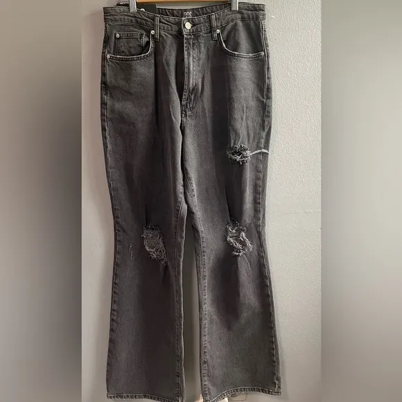 NWT Urban Outfitters BDG stretch hi rise flare faded distressed jeans. Size 31