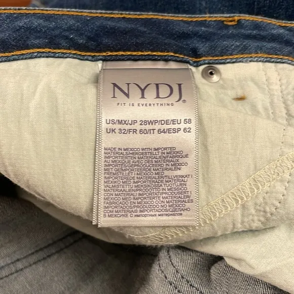 NYDJ ladies NWT Barbara Bootcut jeans. Size 28WP. Lift/tuck technology. Petite