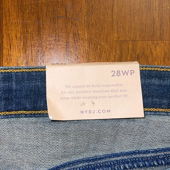 NYDJ ladies NWT Barbara Bootcut jeans. Size 28WP. Lift/tuck technology. Petite