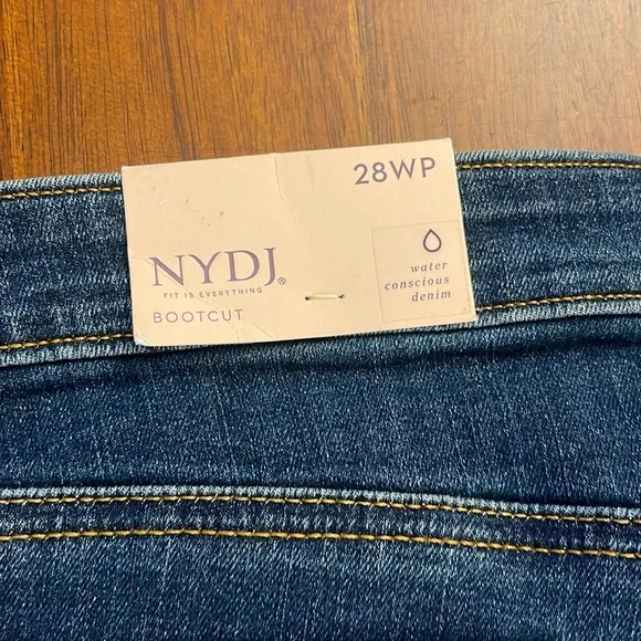 NYDJ ladies NWT Barbara Bootcut jeans. Size 28WP. Lift/tuck technology. Petite