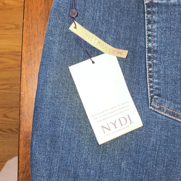 NYDJ ladies NWT Barbara Bootcut jeans. Size 28WP. Lift/tuck technology. Petite