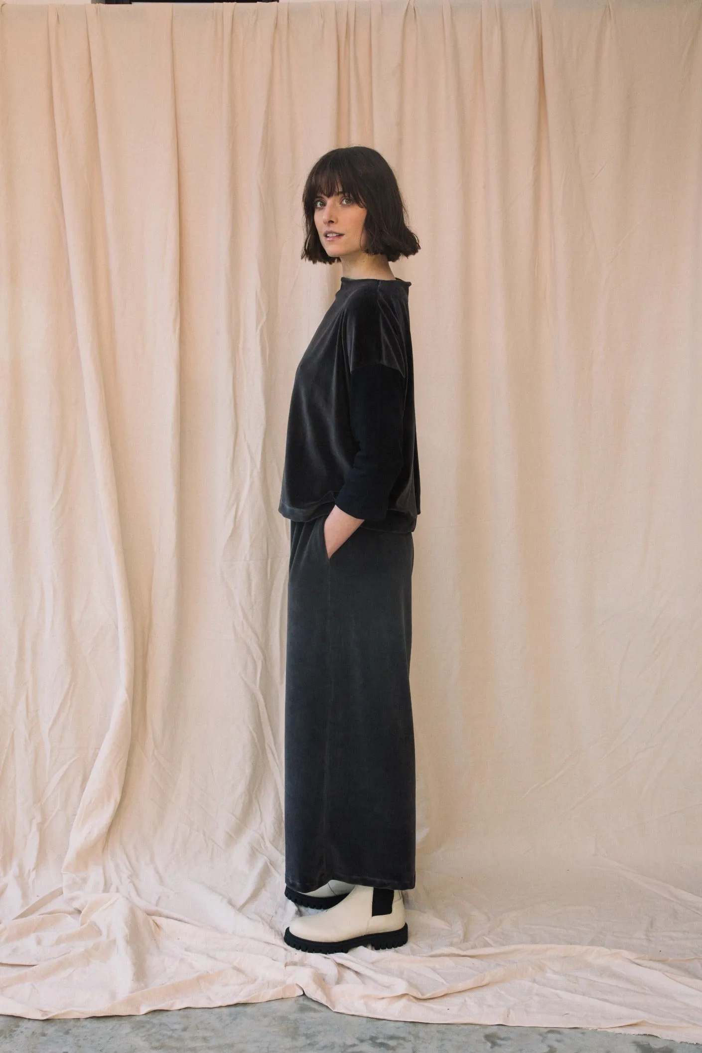 Odette Organic Cotton Velour Trouser in Charcoal