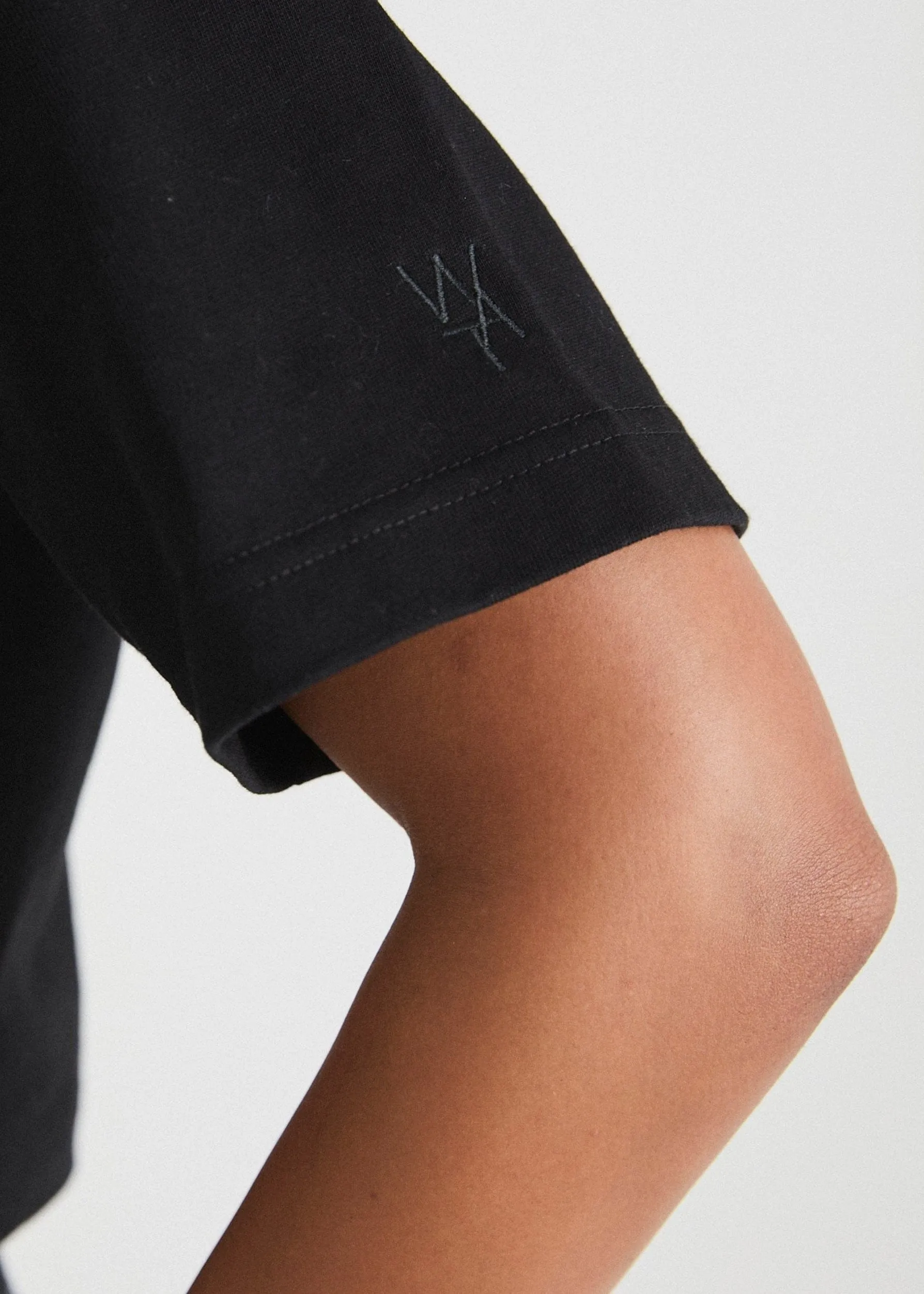 THE CROPPED BOXY TEE - BLACK