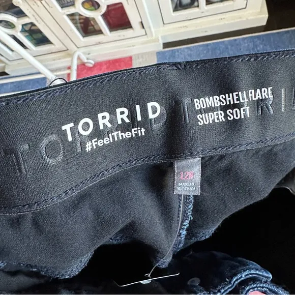 TORRID Bombshell Flare Super Soft Dark Wash Stretch Jeans NWT Size 12 Stretch