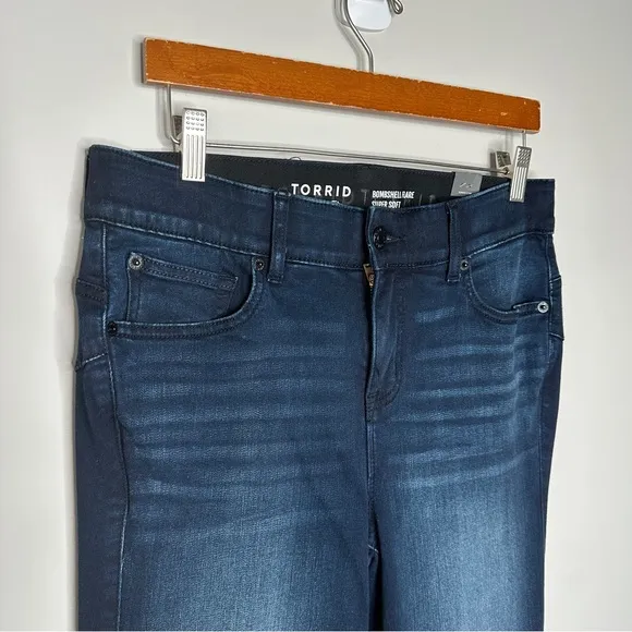 TORRID Bombshell Flare Super Soft Dark Wash Stretch Jeans NWT Size 12 Stretch
