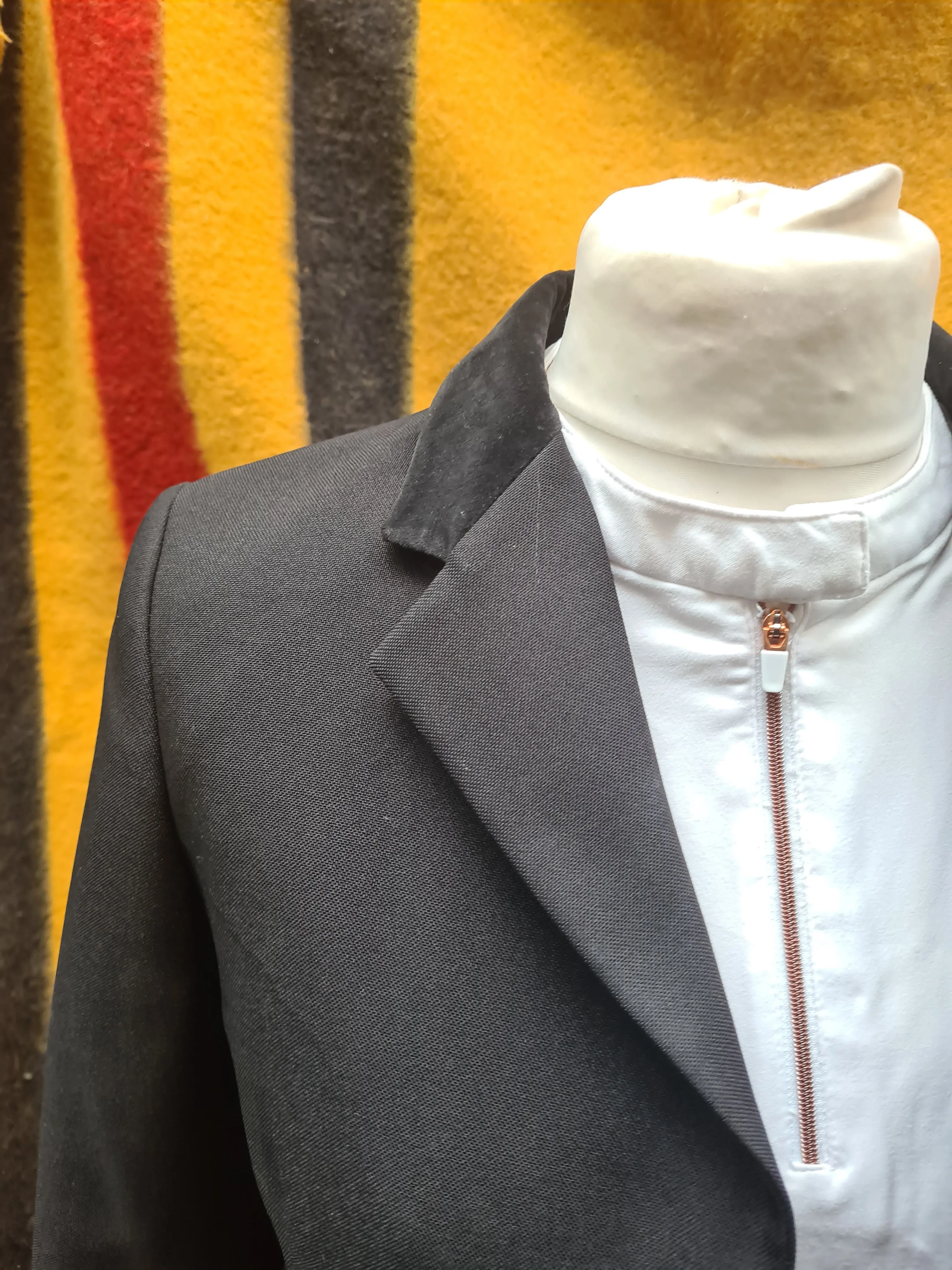 Used kids 32" Saddle Craft black show jacket FREE POSTAGE 🔵