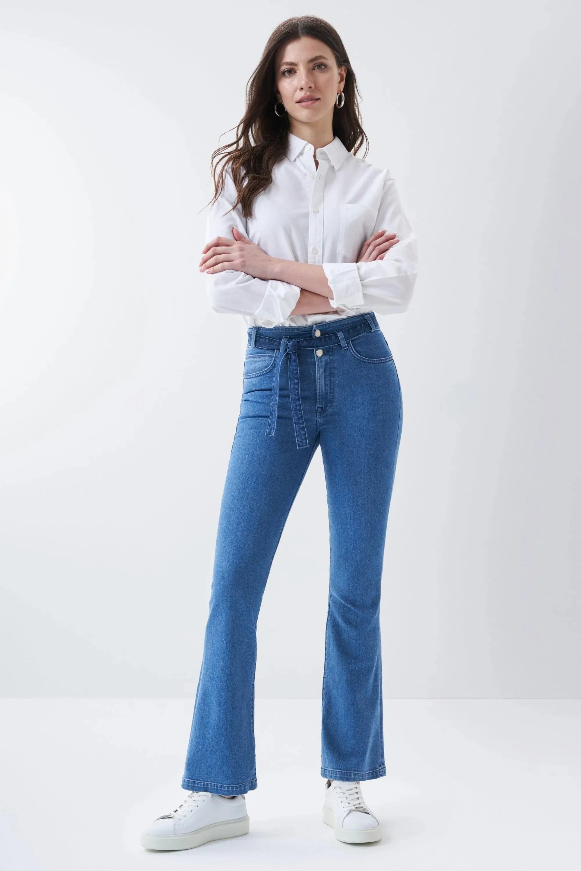 Vaqueros High Rise Loose Bootcut Con Cinturón