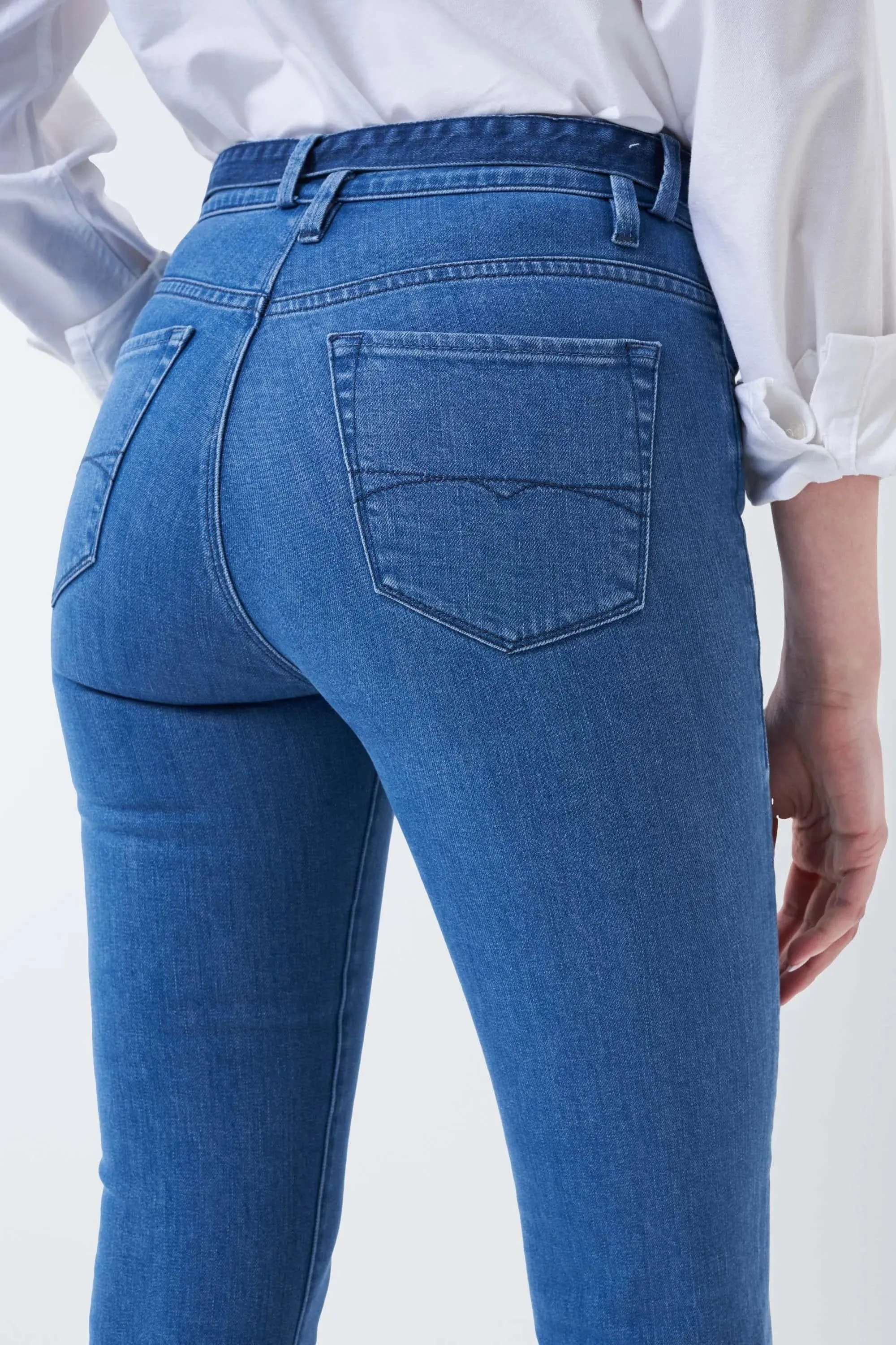 Vaqueros High Rise Loose Bootcut Con Cinturón