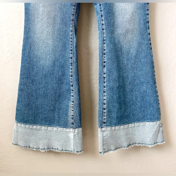 Vintage Modern Two-Tones Flared Jeans