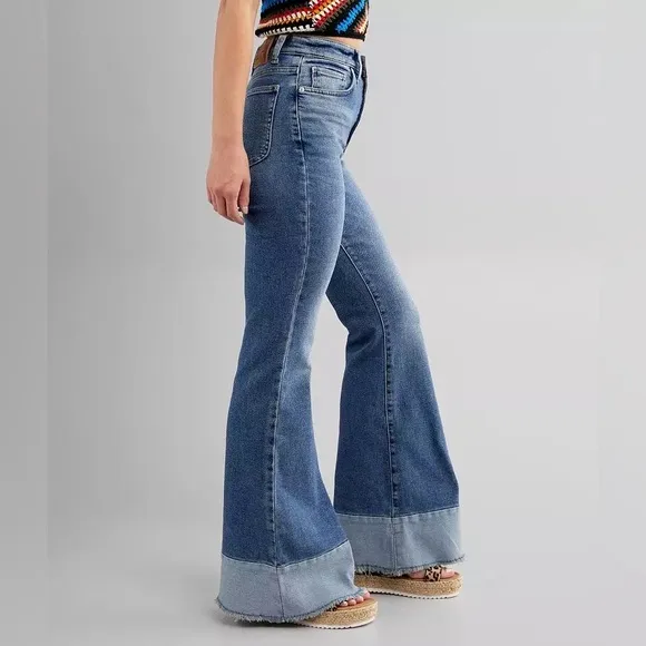 Vintage Modern Two-Tones Flared Jeans