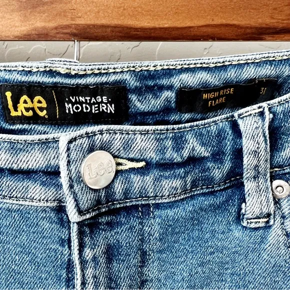 Vintage Modern Two-Tones Flared Jeans